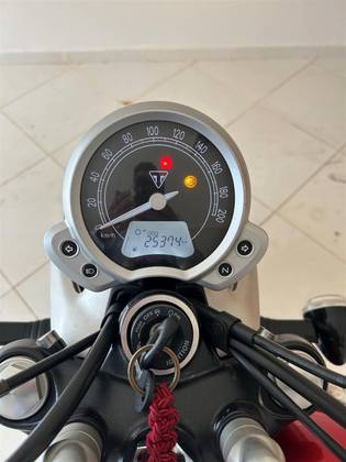 TRIUMPH STREET TWIN 